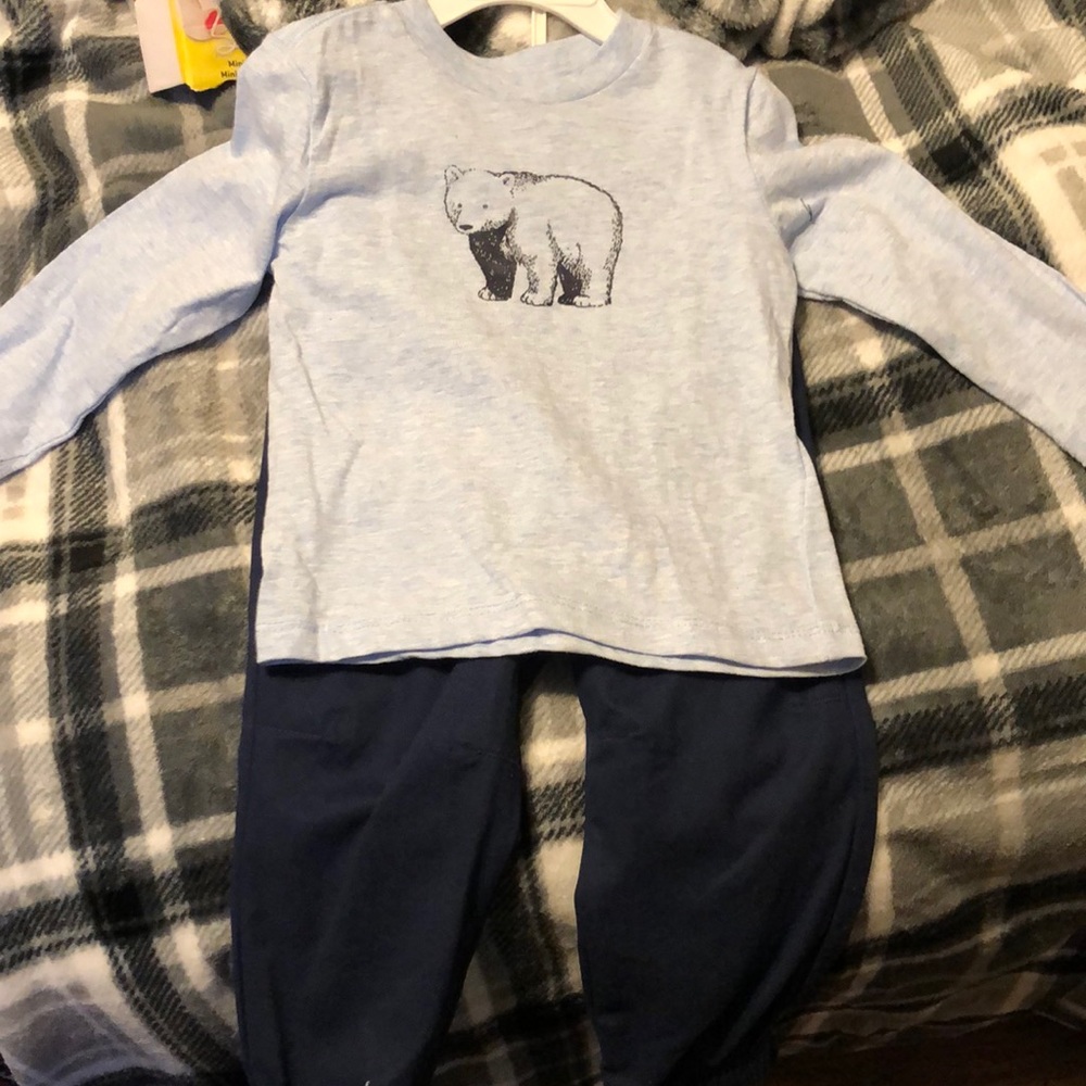 Kids 2 piece set. Size 24 months for boys